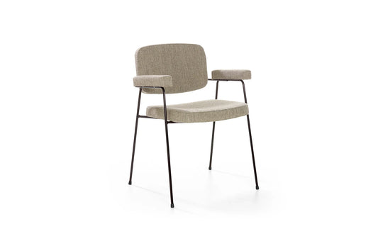 Vernieuw deze compacte designkruk met een passende meubelstof en vakkundige afwerking